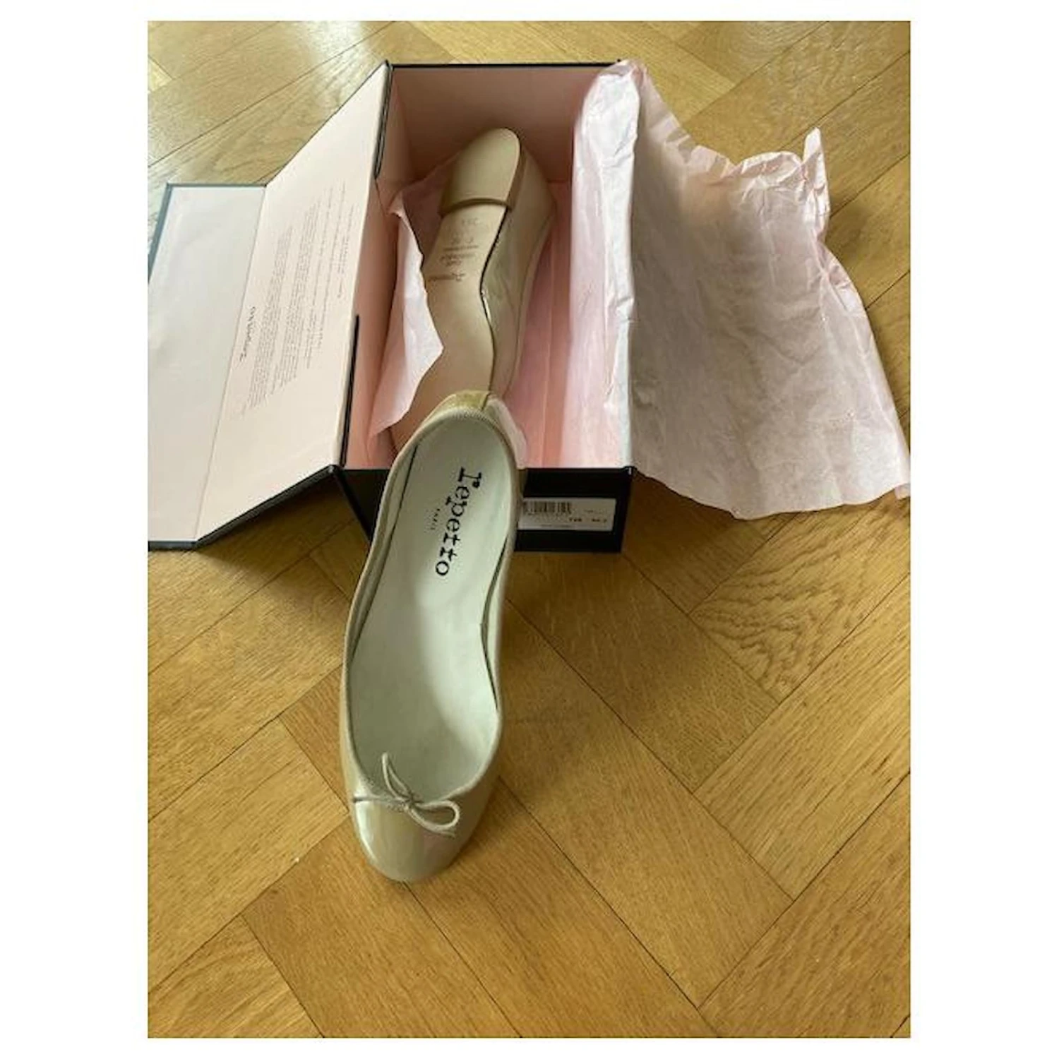 Ballerines Repetto Cendrillon Neuves En Cuir Vernis Beige 36,5. 5 Ballerines Repetto Cendrillon Neuves En Cuir Vernis Beige 36,5. – Image 3