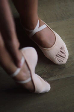 Demi-pointes Repetto Dance F.I.T Noir 27 Demi-pointes Repetto Dance F.I.T Noir -Repetto Soldes Boutique demi pointes repetto dance fit rose tan